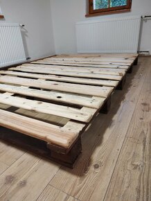 DŘEVĚNÁ POSTEL Z OPRACOVANÝCH PALET 140x200 - 6
