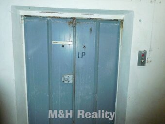 Pronájem prostoru o výměře 40 m2  v 1.PP haly - 6
