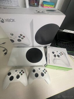 Xbox Series S, 2 ovladace+ nabijecka na ovladace - 6