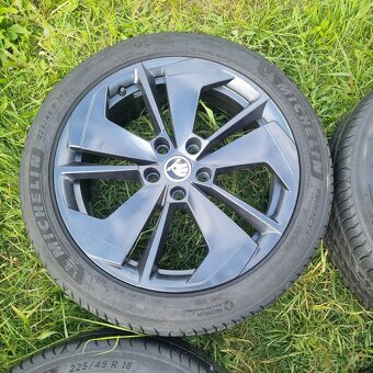 Alu Comet black R18 5x112 Michelin 225/45/18 - 6