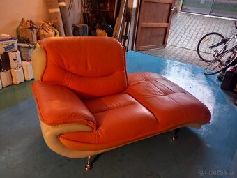 Daruji za odvoz a lahev vina velmi zachovalý gauč. - 6