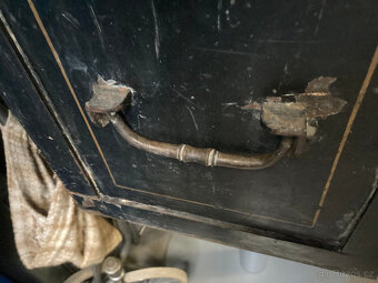 Truhla kovová starožitná, trezor, pokladna 10.000 kč - 6