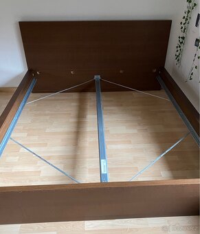 IKEA MALM - rám postele + psací stůl (tmavě hnědé provedení) - 6