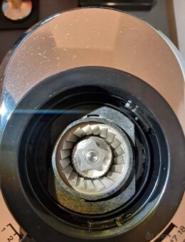 Mlýnek na kávu Delonghi KG520M - 6