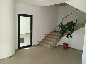 Pronájem komerčních prostor - Vsetín, ul.4.května - 6