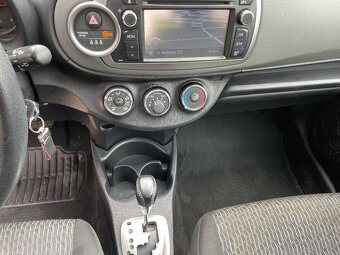TOYOTA YARIS 3 1,3 VVT-i BENZÍN 100PS AUTOMAT - 6