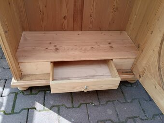 šatní oblouková jednodvéřka skříň - 6
