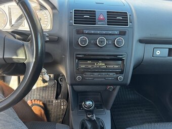 Volkswagen Touran 1.6TDI 77Kw 2013 - 6