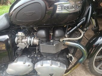 Triumph Bonneville 900 SE - 6