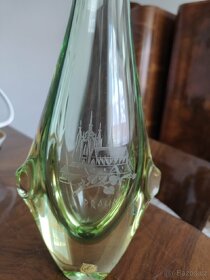 Váza z hutního skla ŽBS - Miloslav Klinger s rytinou Praha - 6