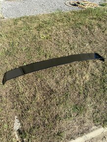 Sportovní střešní zadní spoiler černý pro Mercedes V - 6