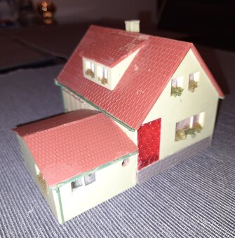 Model rodinný dům s garáží do kolejiště TT - 6