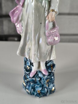 Starožitná porcelánová figurka - Dáma s kabelkou - 6
