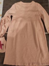 úpletové šaty s kabelkou - 6