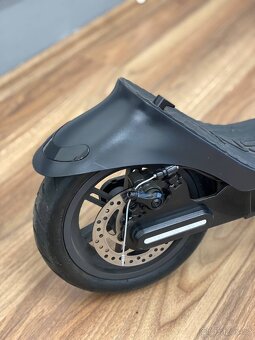 ZCELA NOVÁ elektrokoloběžka MOMODESIGN EVO 9 – 400 W, 25 km/ - 6