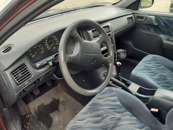 Toyota Carina E 2.0i - 6