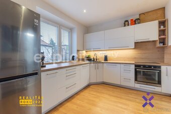 Prodej rodinného domu 5+1 325 m2, pozemek 1 122 m2 - Uherský - 6