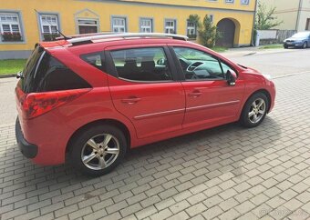 Peugeot 207 1,6 HDI SW Panorama HDI nafta manuál 66 kw - 6