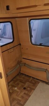 Karavan Dethleffs 460 na pevné stání - 6