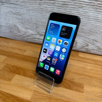 iPhone SE 2020 64GB, černý (12 měsíců záruka) - 6