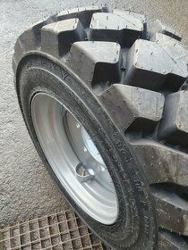 Kola smykový nakladač UNC - Locust - Novotný - 6