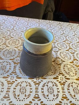 Ručně dělaná keramika - hrníček, váza a svícen - 6