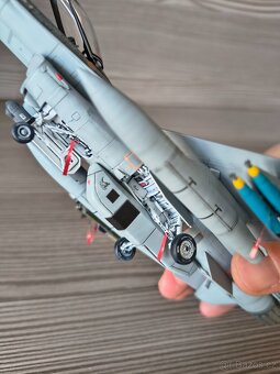 Model F-16 1/72 - 6