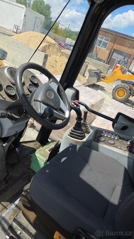 Nakladač   pouze 155 motohodin - 6