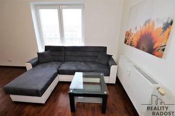 Pronájem zařízeného nadstandardního prosluněného apartmánu 2 - 6