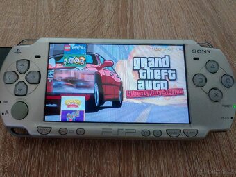 PlayStation psp 2004 stříbrná - 6
