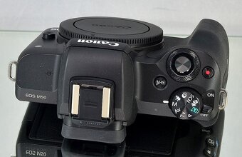 Canon EOS M50 + Objektiv EF-M 15-45mm 3600 Exp. - 6