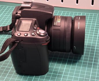 Nikon D90 s objektivem Nikkor 18–105mm f/3,5–5,6 VR - 6