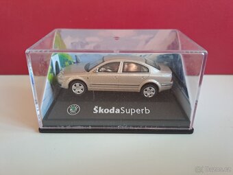 Modely Hongwell, 1:72, sbírka 11 modelů aut a 9 boxů se stoj - 6