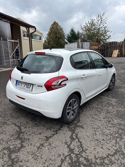 Peugeot 208 1.2 - 6