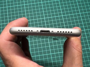 Apple iPhone 7 128 GB silver + náhradní díly - 6