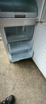 Lednice s mrazákem Beko - 6