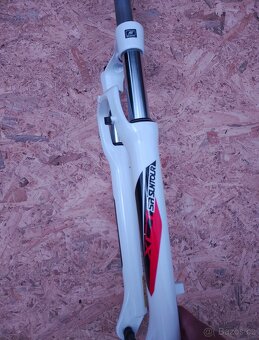 Odpružená vidlice SR Suntour XCT, 26" - 6