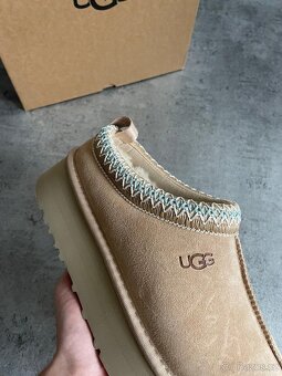 Ugg Tazz ll Sand/Chestnut - 6