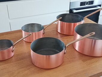 PĚKNÉ MĚDĚNÉ HRNCE K VAŘENÍ 5 KUSŮ - VINTAGE FRANCIE - 6