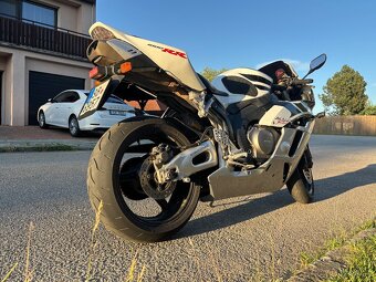 Honda CBR 1000RR 2004 - 6