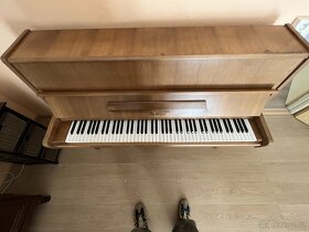 Piano, staré pravidelně laděné a udržované - 6