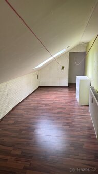 Pronájem prostorného bytu 2+1 s podkrovním prostorem - 6