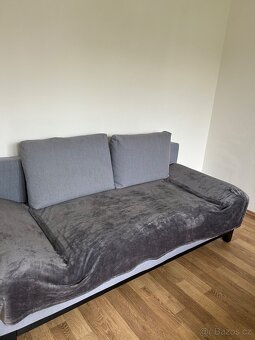 Rozkládací gauč IKEA - úložný prostor - 6