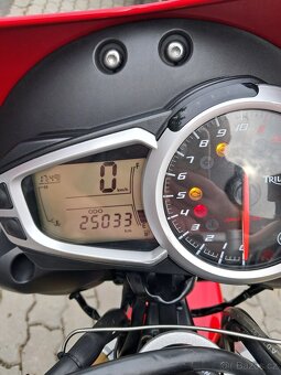 Triumph speed triple 1050 S - 6