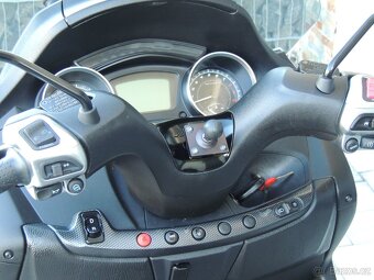 PIAGGIO MP3 500 HPE 2021 ABS ASR ZPÁTEČKA ,,B" řidičák - 6