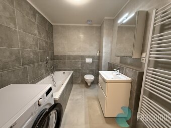 Pronájem, byt 1+kk, 31,4 m2, ul. Dobrovodská, městská část S - 6