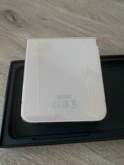 Samsung Galaxy Flip 4 256GB - 6