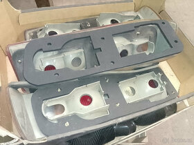 Ford Sierra těsnění pod zadní světla - 6