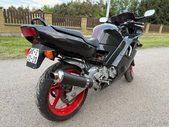 Honda CBR 600F - 6