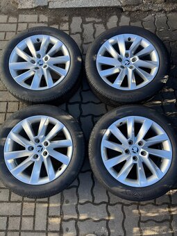 ORIGINÁL Alu Škoda STRATOS R17, 5x112 - TOP STAV, LETNÍ PNEU - 6